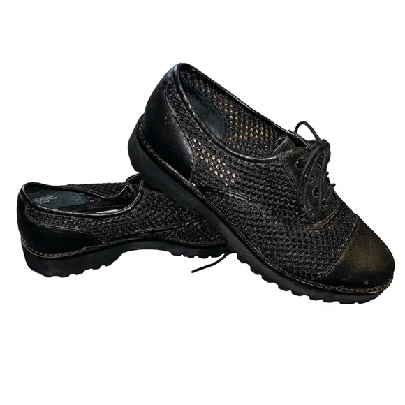 90’s Steve Madden Black mesh shoes. Size 6. - Picture 2 of 6
